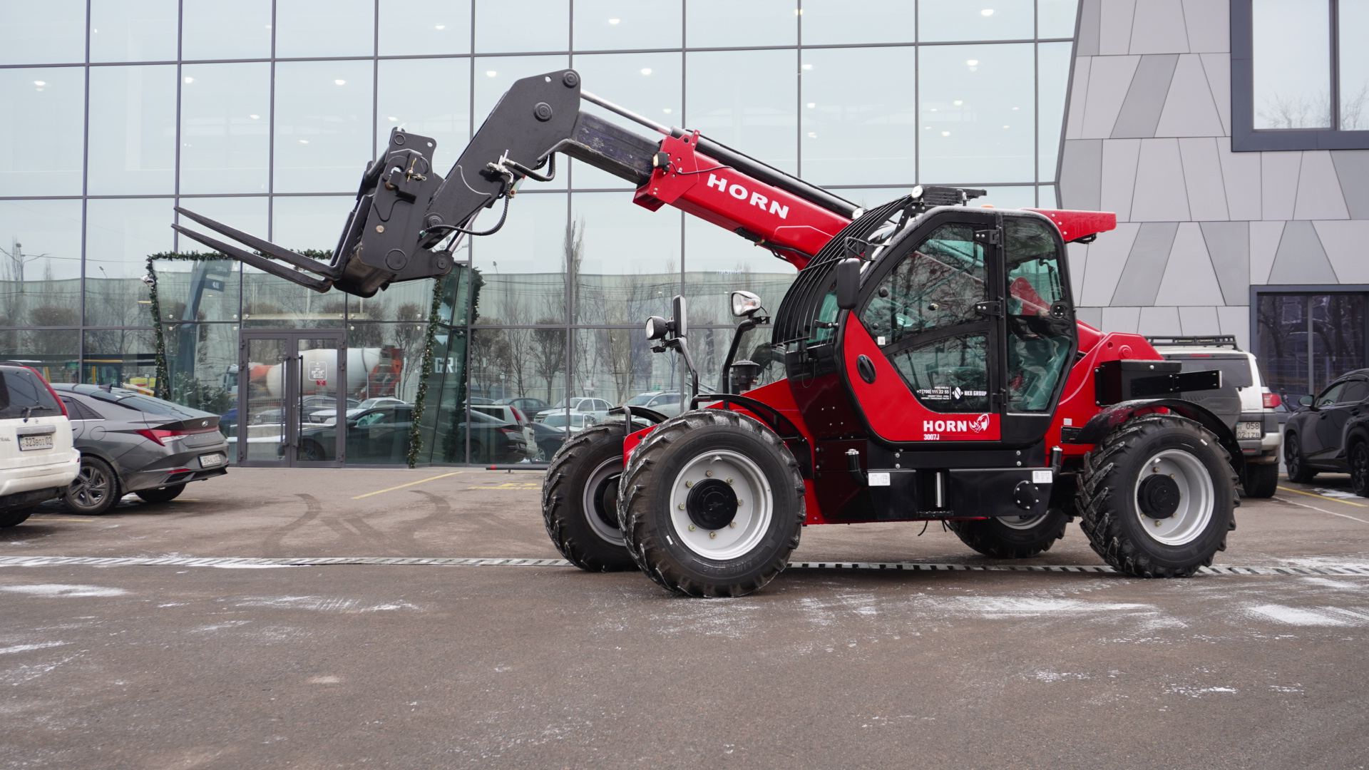 Телескопический погрузчик HORN 3007J