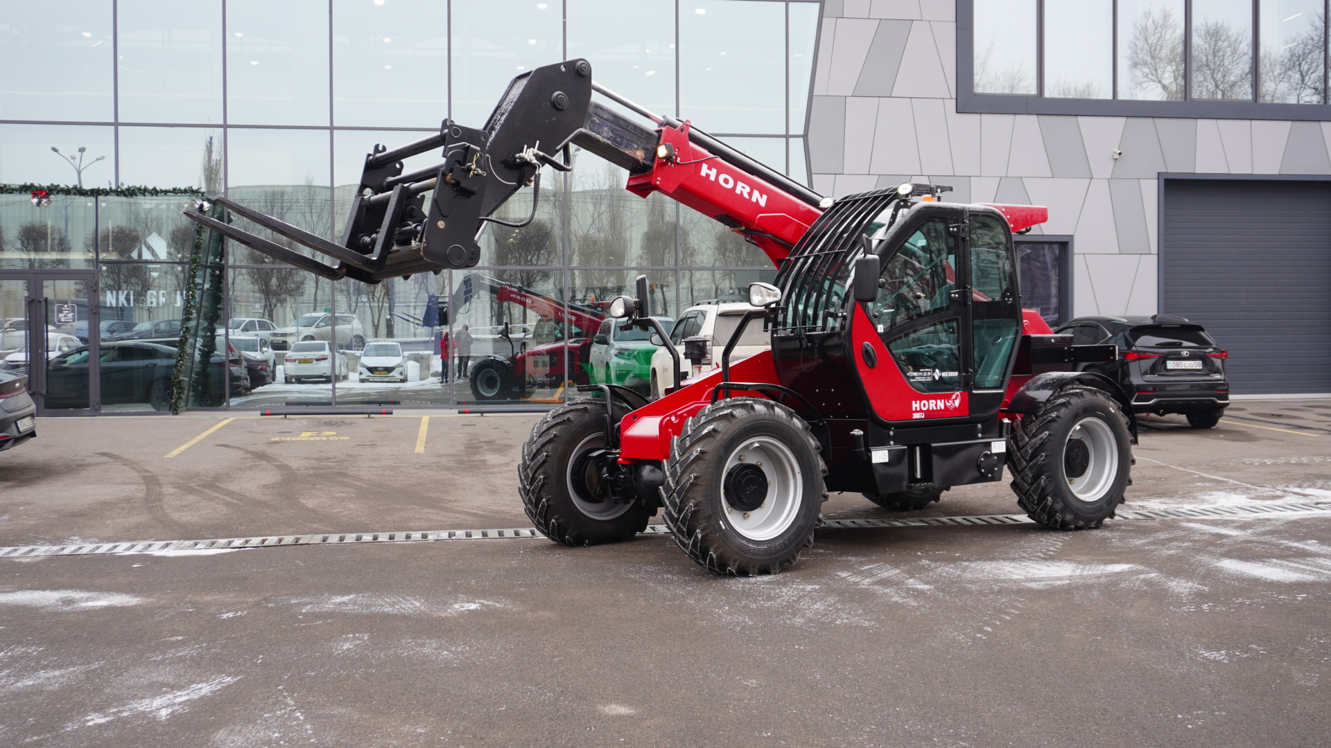 Телескопический погрузчик HORN 3007J