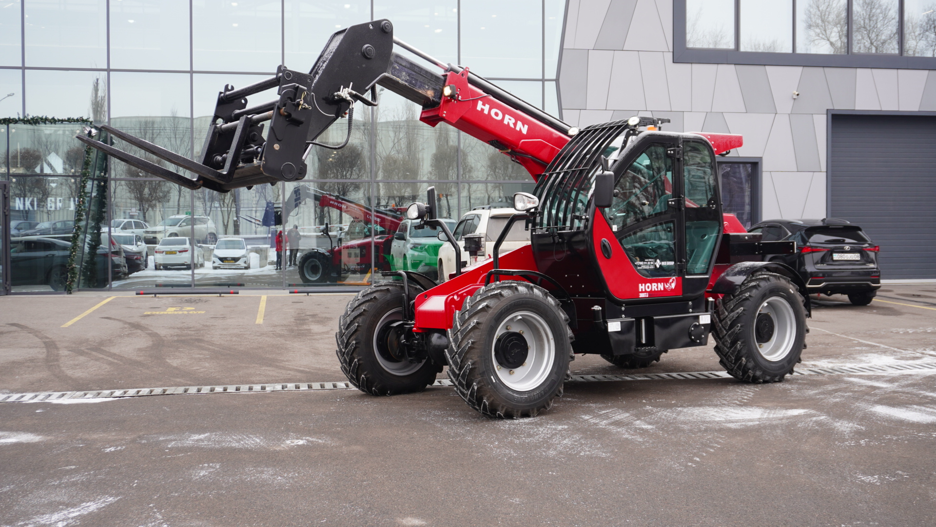 Телескопический погрузчик HORN 3007J